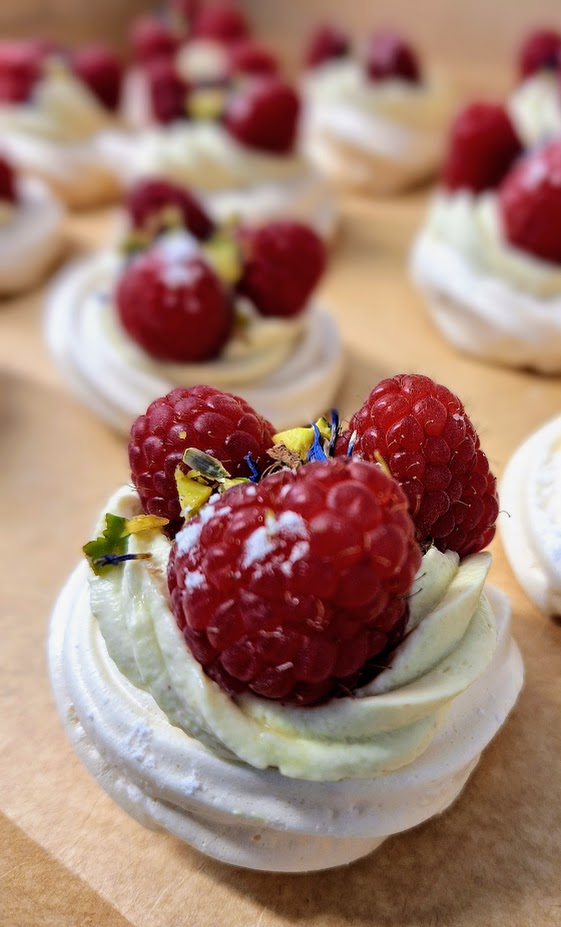 Pavlova aux citron et fruits frais